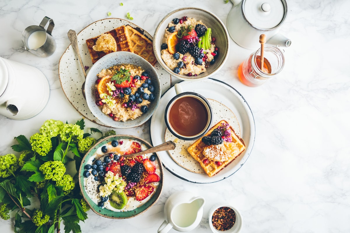 Desayuno nutritivo rápido y colorido